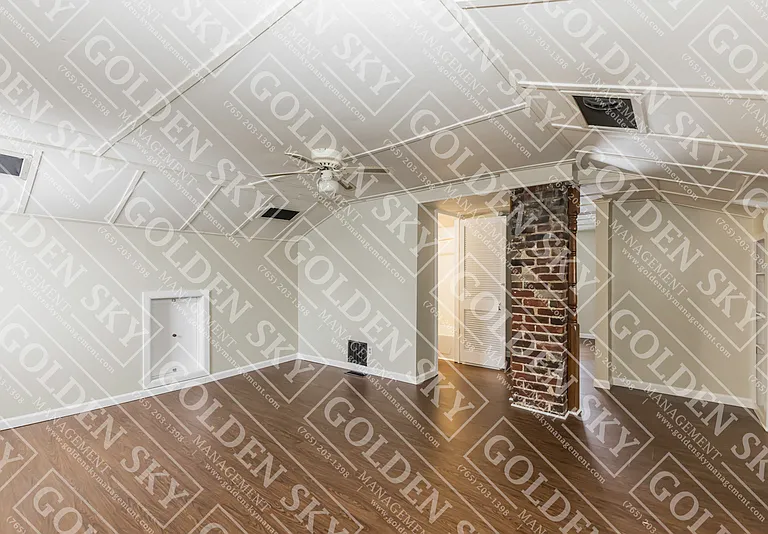 219 W Memorial Dr — Photo 3