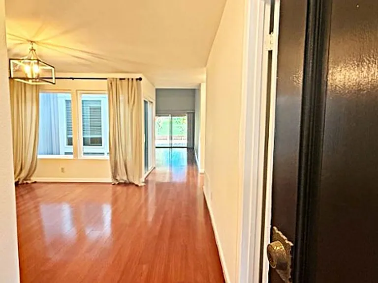 506 Silver Lake Dr — Photo 4