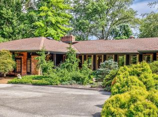 11820 Conway Rd, Saint Louis, MO 63131