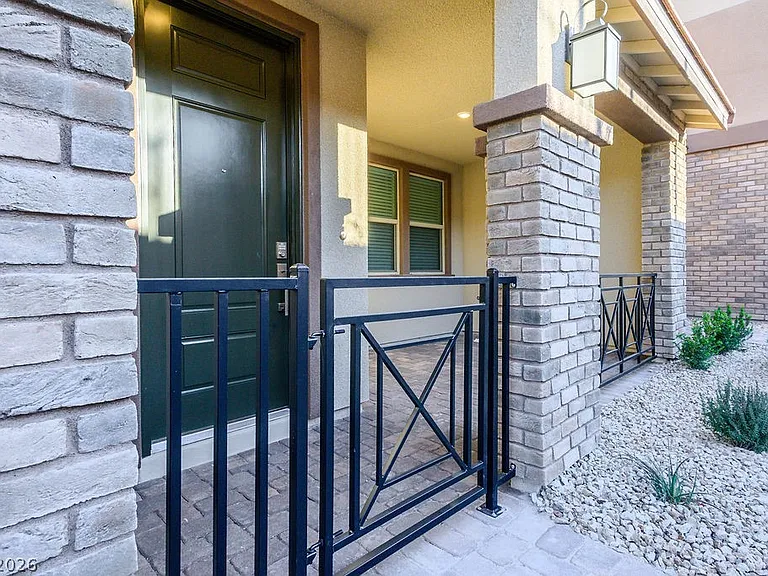 115 Cinder Cone Ln — Photo 2