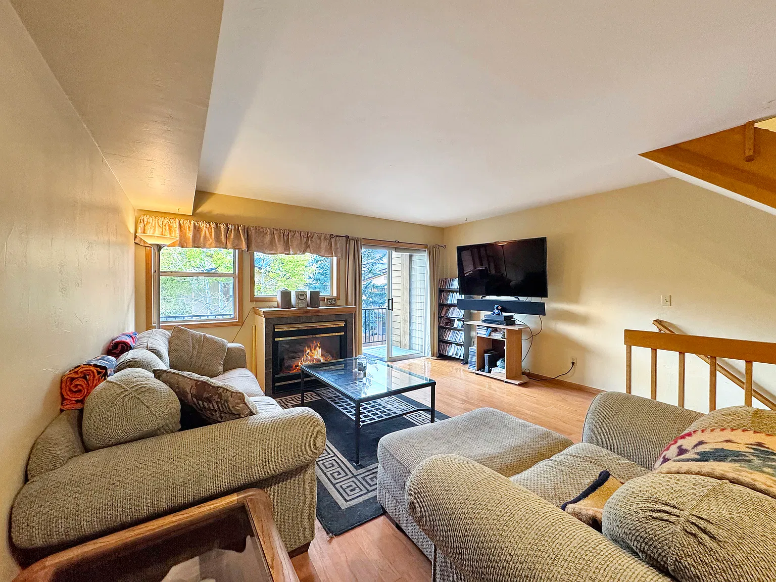 2 bed, 2.5 bath, 1492 sqft, $3,400 — Photo 2