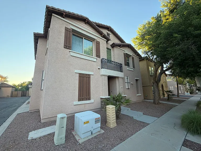 1498 S Colt Dr — Photo 3