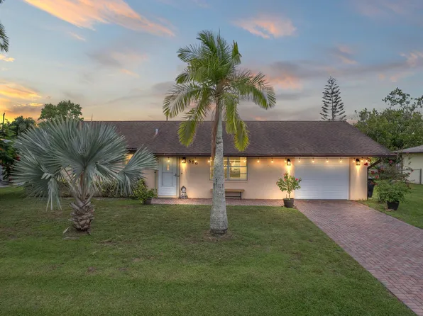 586 SE Maple Terrace, Port St Lucie, FL 34953