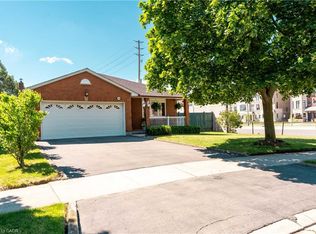 330 Hickory Cir, Oakville, ON L6H4T5