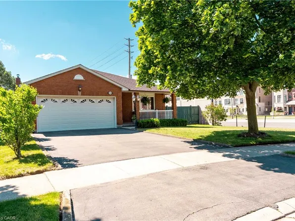 330 Hickory Cir, Oakville, ON L6H 4T5