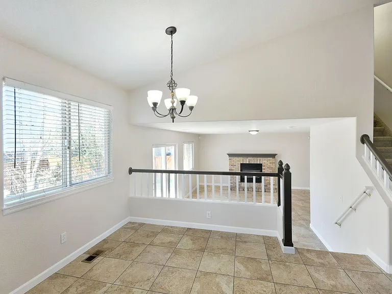 1194 Eagle Dr — Photo 6