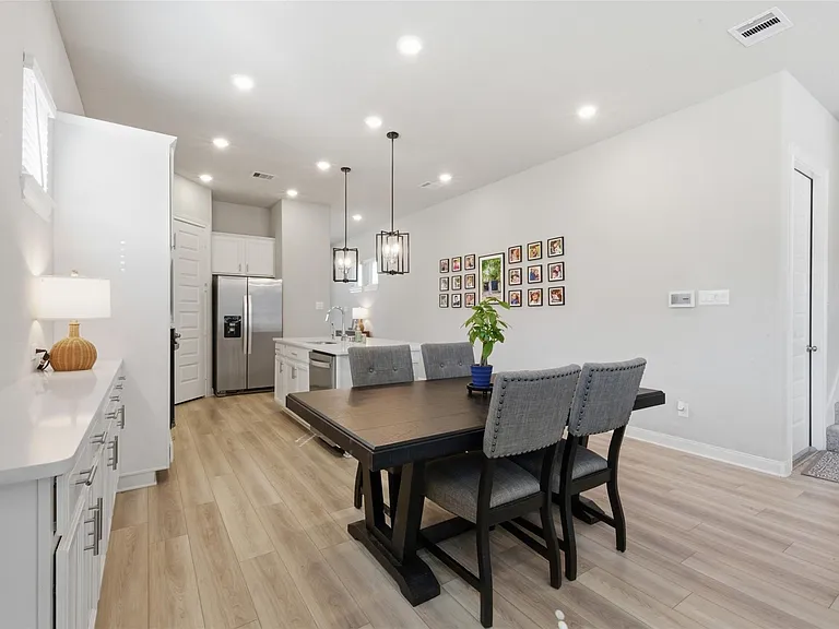 2406 Driftwood Trl — Photo 9
