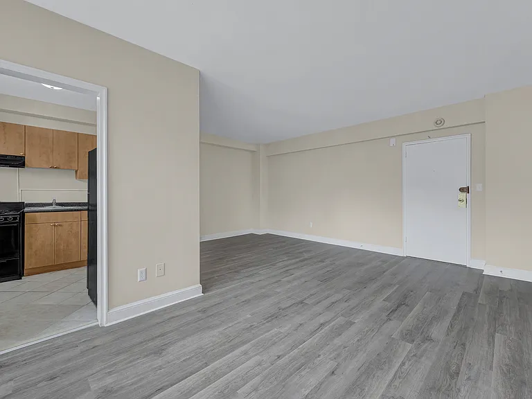 215 C Street Apartments — Photo 12