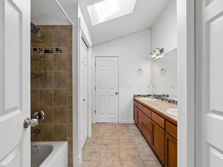 1424 25th Ave — Photo 17