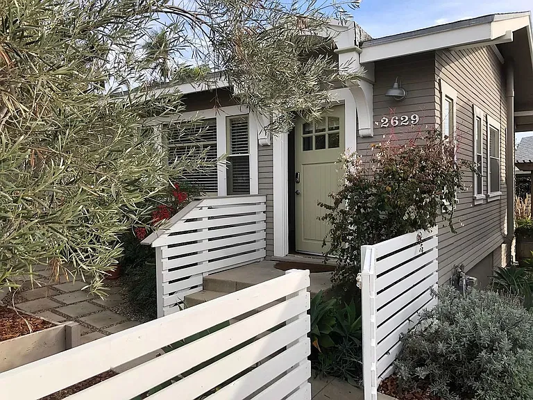 2625 Lincoln Ave — Photo 1