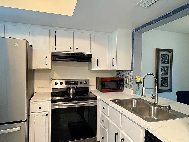 4520 SW 8th Pl #4 — Photo 10