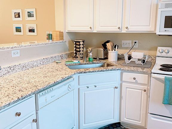 3rd image of 106 Mangum Cir