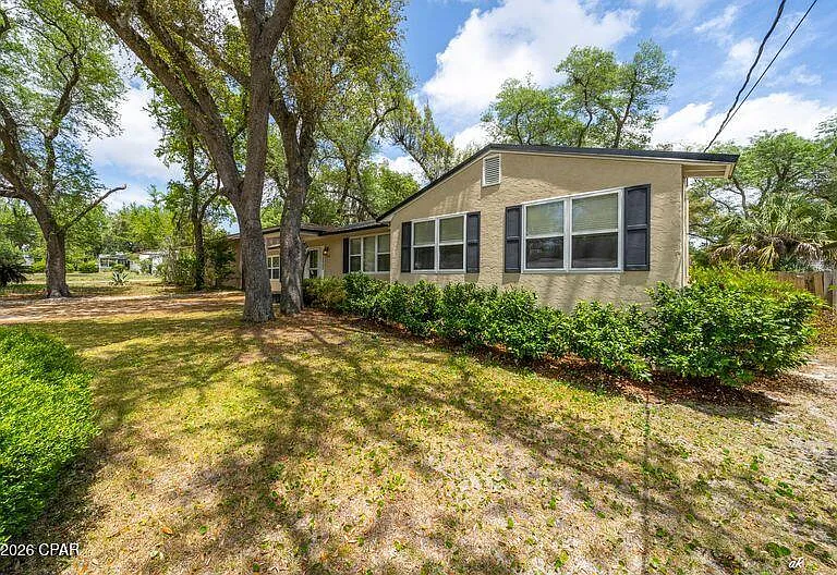 108 N Marie Dr — Photo 2