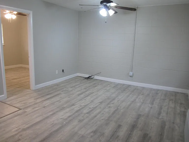 109 Chicago Ave SE #1 — Photo 4