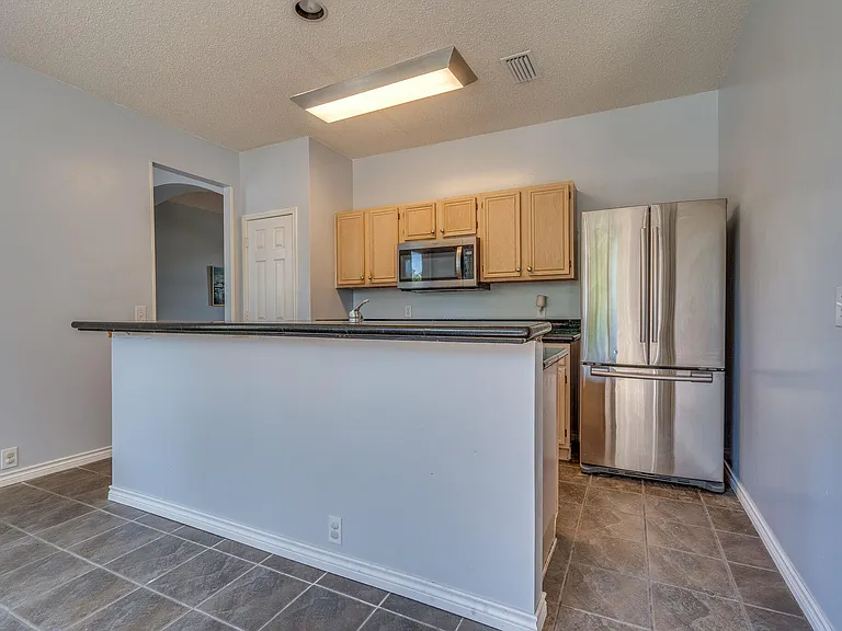 1605 Highdale Ct — Photo 9