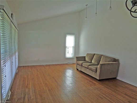 3rd image of 6251 Cambridge Park Dr