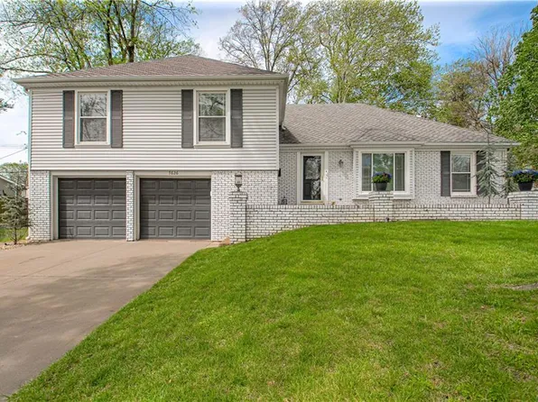 7626 Canterbury Dr, Prairie Village, KS 66208
