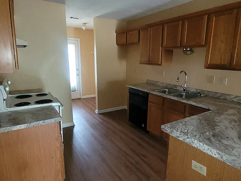 7782 Shadowland Dr — Photo 6