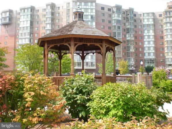 15107 Interlachen Dr #2715, Silver Spring, MD 20906