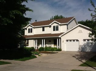 1274 S 36th St, Grand Forks, ND 58201