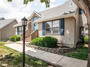 112 Stonebridge Ln, Smithville, MO 64089