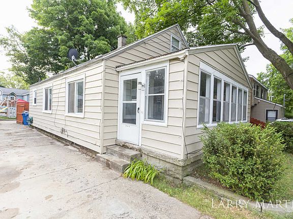 3rd image of 3212 Highgate Ave SW