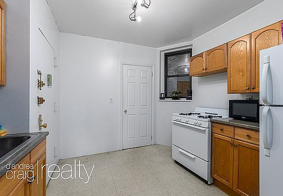 4th image of 227 E 28th St APT 3C