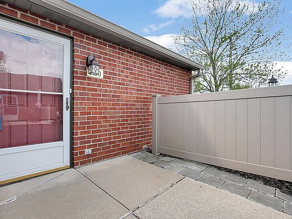 4th image of 1160 Stoneycreek Ct