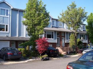 19 Pembrook Loop, Staten Island, NY 10309