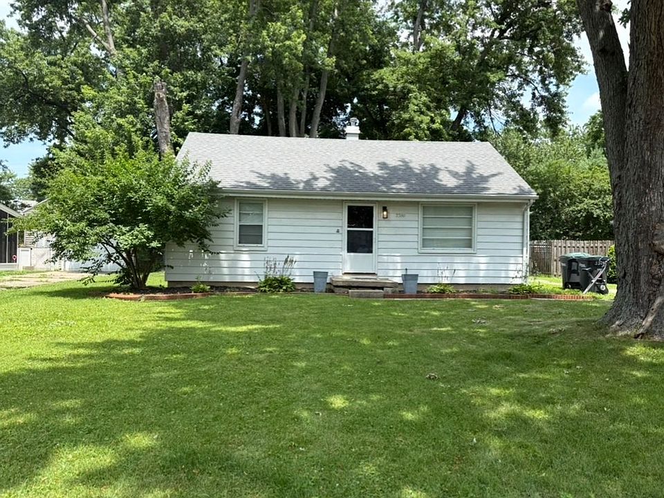 1st image of 3300 W Devon Rd
