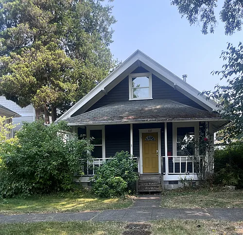 637 N Pine St Photo 1