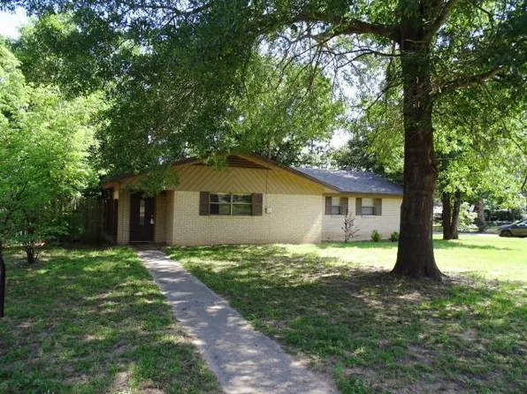 600 Cherokee Trce, Athens, TX 75751