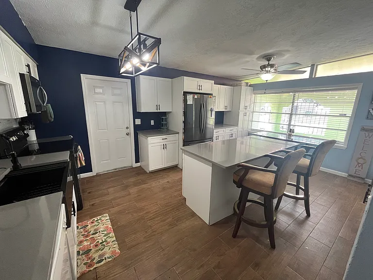 2020 Hallmark Ct — Photo 2