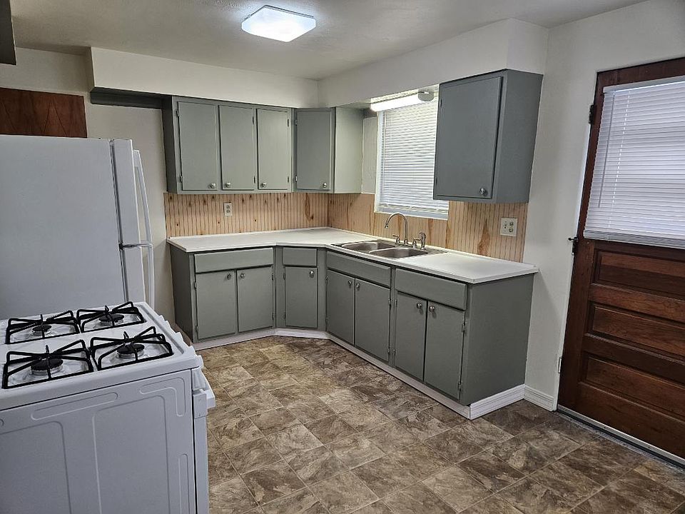 1st image of 125 29th St NE #123