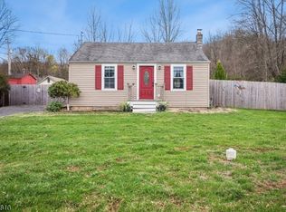 25 Railroad Ave, Califon Boro, NJ 07830