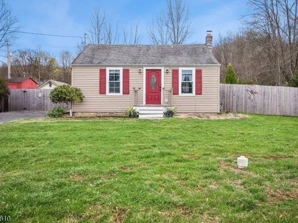 25 Railroad Ave, Califon Boro, NJ 07830