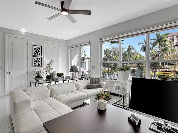 4th image of 2900 NE 12th Terrace #17