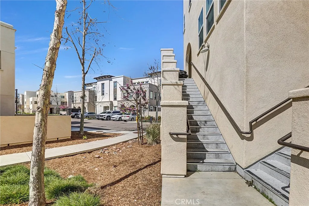 2 bed, 2.5 bath, 1342 sqft, $3,200 — Photo 4