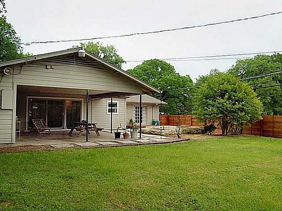 3rd image of 2901 Oak Park Dr