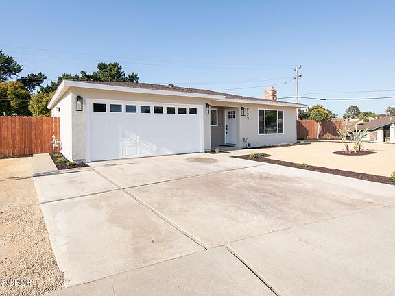 3rd image of 927 Dahlia Pl