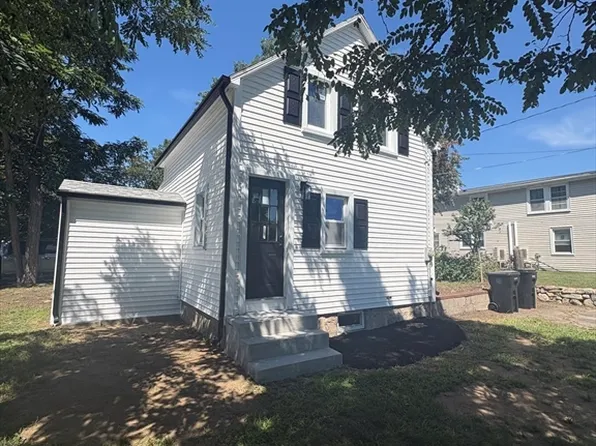 963 Russells Mills Rd, Dartmouth, MA 02748
