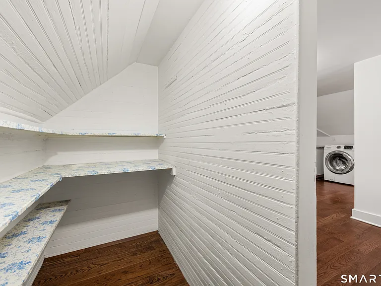 318 Suburban Ave — Photo 17