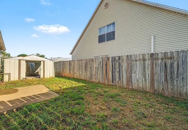 302 Parkcrest Dr — Photo 16