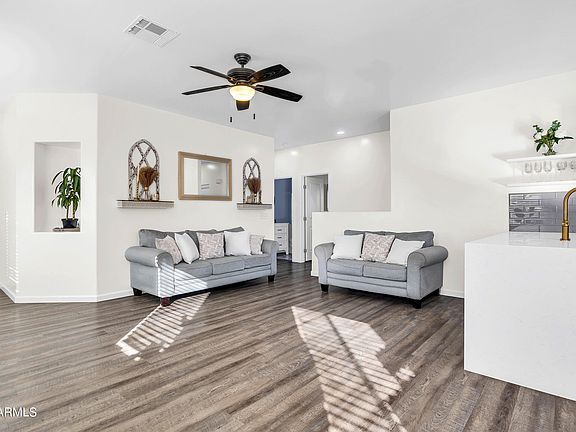 4th image of 9127 W CAMBRIDGE Avenue