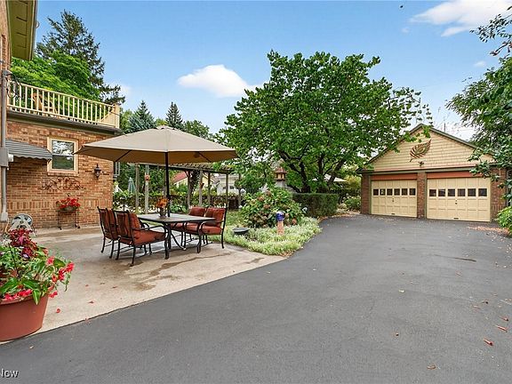 3rd image of 1077 Erie Cliff Dr