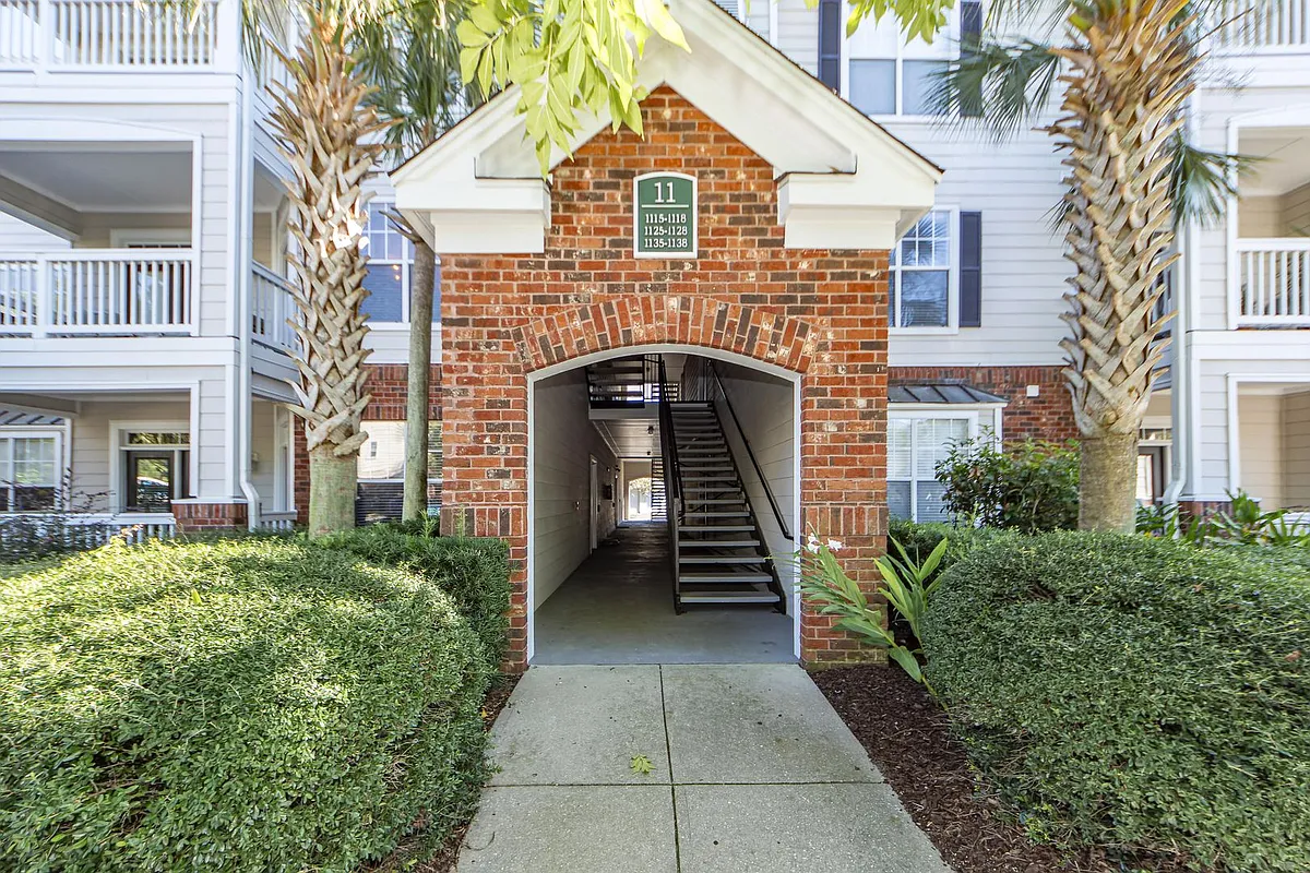Building Photo - 45 Sycamore Ave #1126