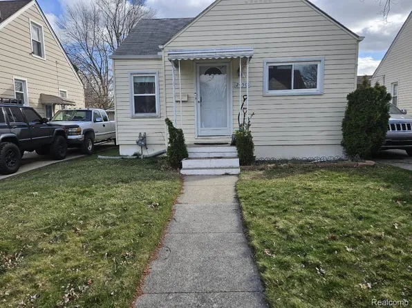 24501 Notre Dame St, Dearborn, MI 48124