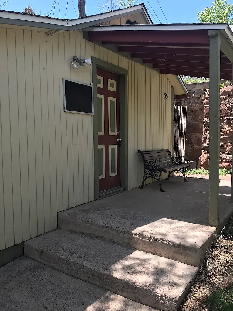 Studio, 300 sqft, $850 — Photo 3