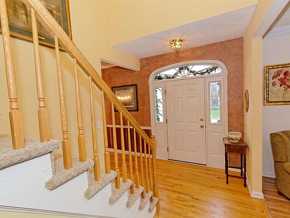 3rd image of 16 Bergen Woods Dr