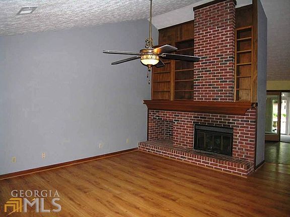 3rd image of 420 Hunters Cove Ct
